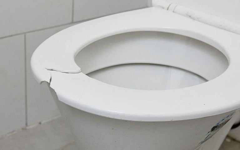 علت ترک خوردن کاسه توالت فرنگی